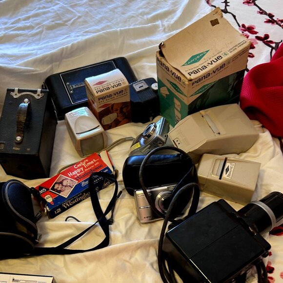 Vintage Lot of cameras, slide viewers, and other parts.Sold As Is. - Picture 3 of 15